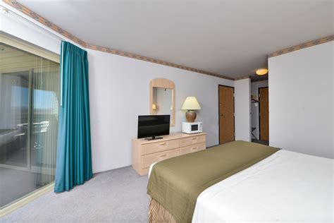 West Star Hotel C$ 60 (C̶$̶ ̶1̶2̶0̶). Jackpot Hotel Deals & Reviews.